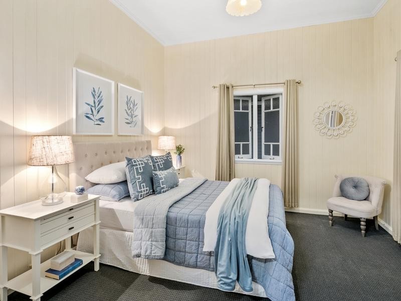4 Grattan Tce, Wynnum QLD 4178