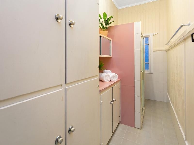 4 Grattan Tce, Wynnum QLD 4178