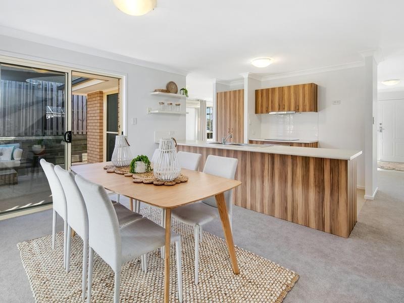 4 Brighton Ct, Wakerley QLD 4154