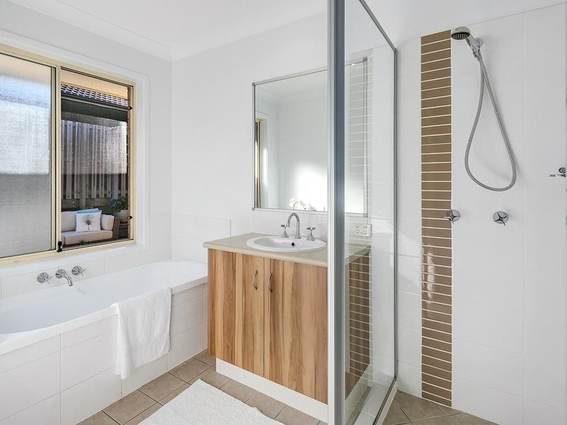 4 Brighton Ct, Wakerley QLD 4154
