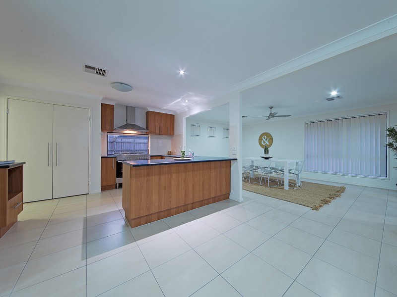9 Higgs Circuit, Wynnum West QLD 4178