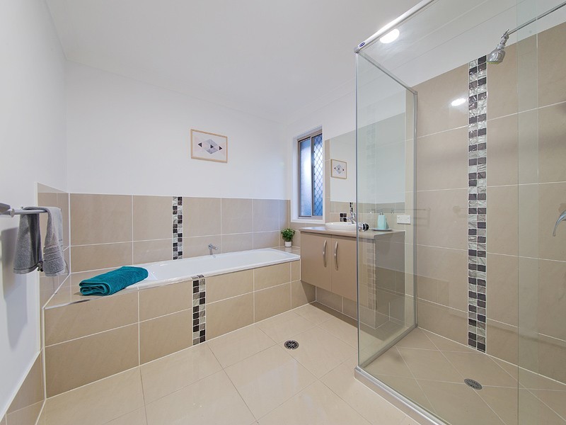 1 Ribblesdale Place, Gumdale QLD 4154