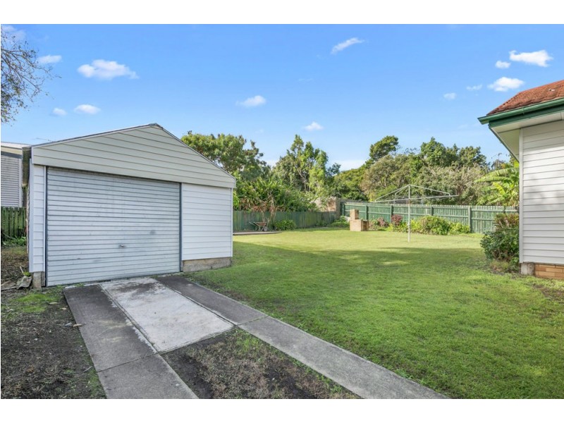 19 Carbethon Street, Manly QLD 4179
