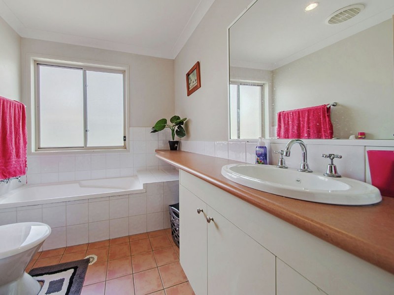 6 Jacqueline Place, Wynnum West QLD 4178