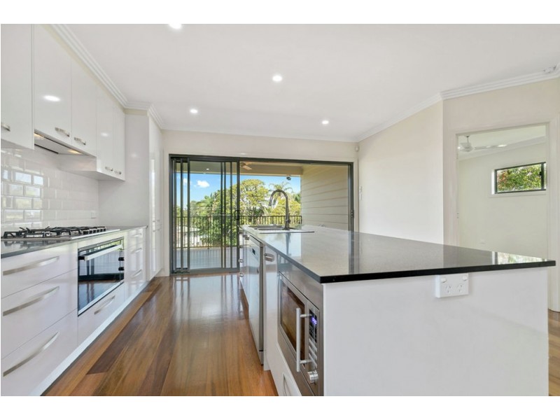 21a Barrinia Street, Manly QLD 4179