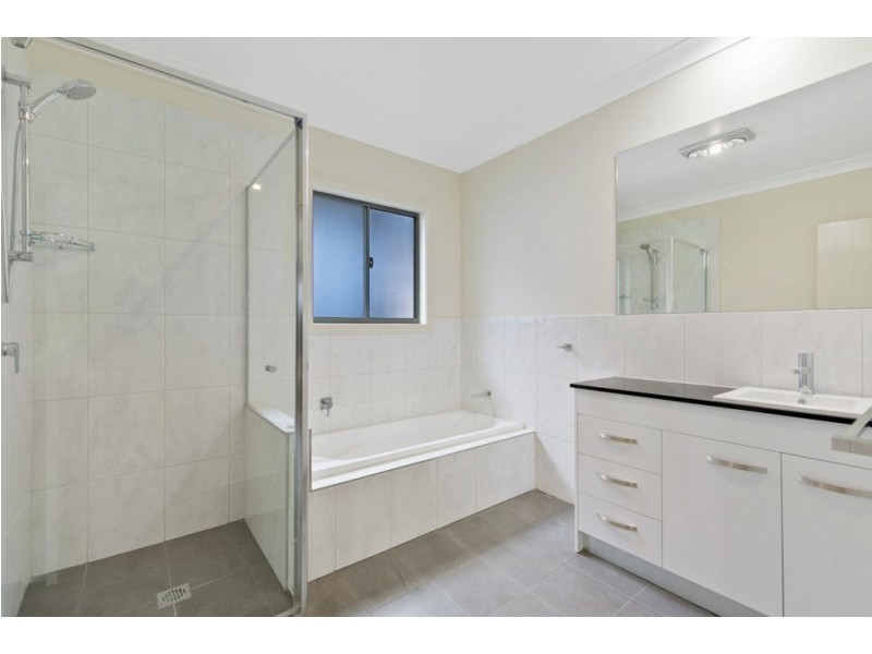 21a Barrinia Street, Manly QLD 4179