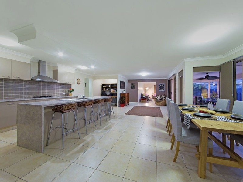 5 Brush Box Place, Wakerley QLD 4154