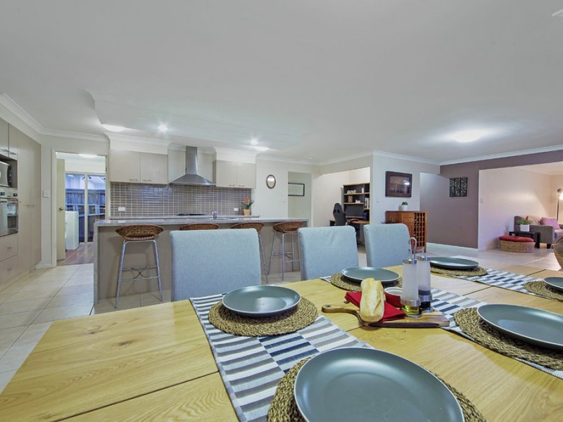 5 Brush Box Place, Wakerley QLD 4154