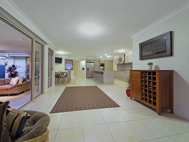 5 Brush Box Place, Wakerley QLD 4154