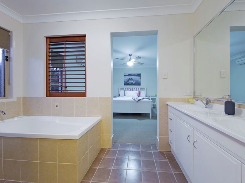 5 Brush Box Place, Wakerley QLD 4154