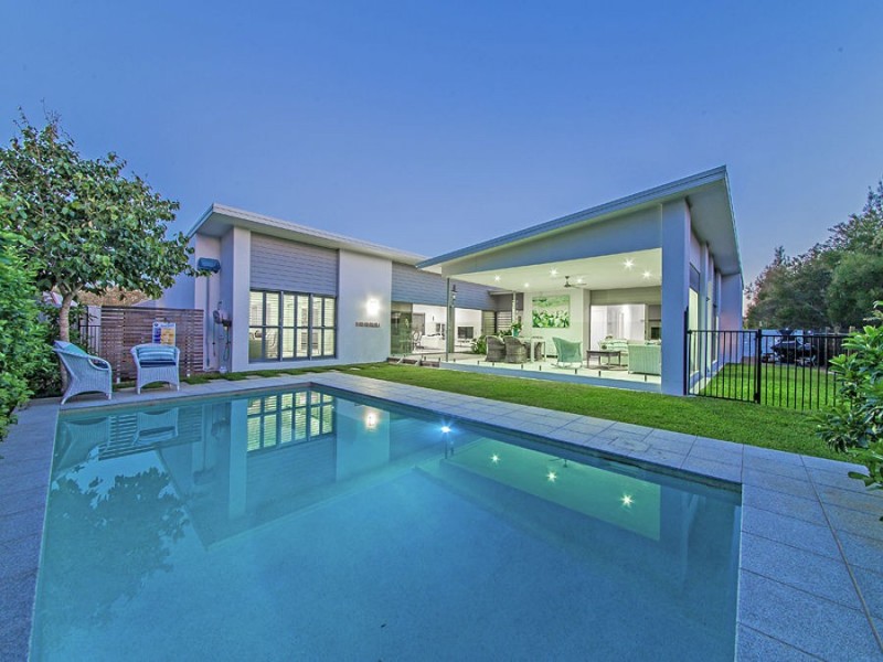 42 Margaret Crescent, Wakerley QLD 4154