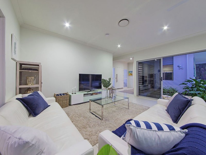 42 Margaret Crescent, Wakerley QLD 4154