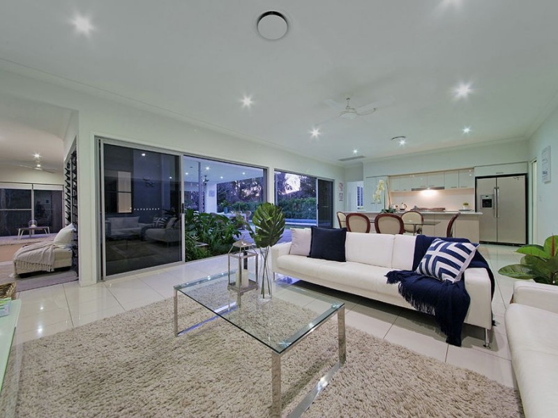 42 Margaret Crescent, Wakerley QLD 4154