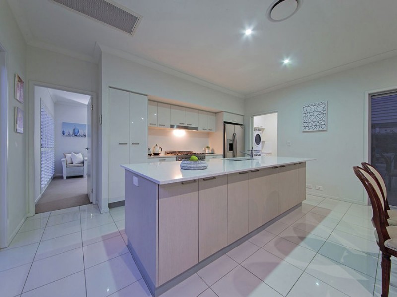 42 Margaret Crescent, Wakerley QLD 4154