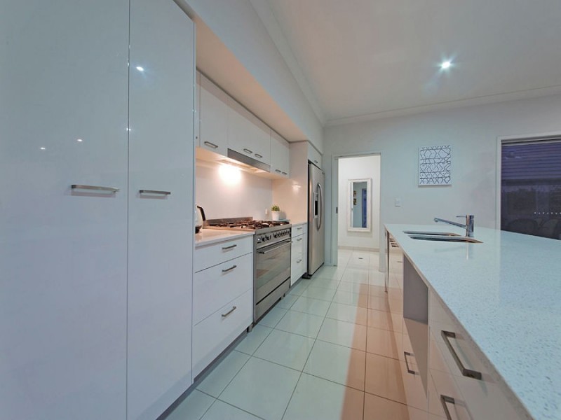 42 Margaret Crescent, Wakerley QLD 4154