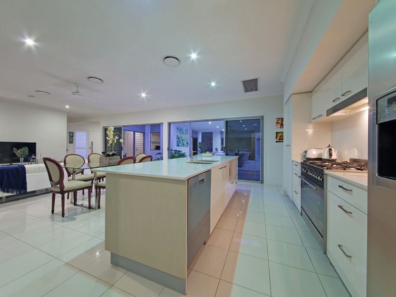 42 Margaret Crescent, Wakerley QLD 4154