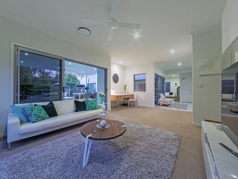 42 Margaret Crescent, Wakerley QLD 4154