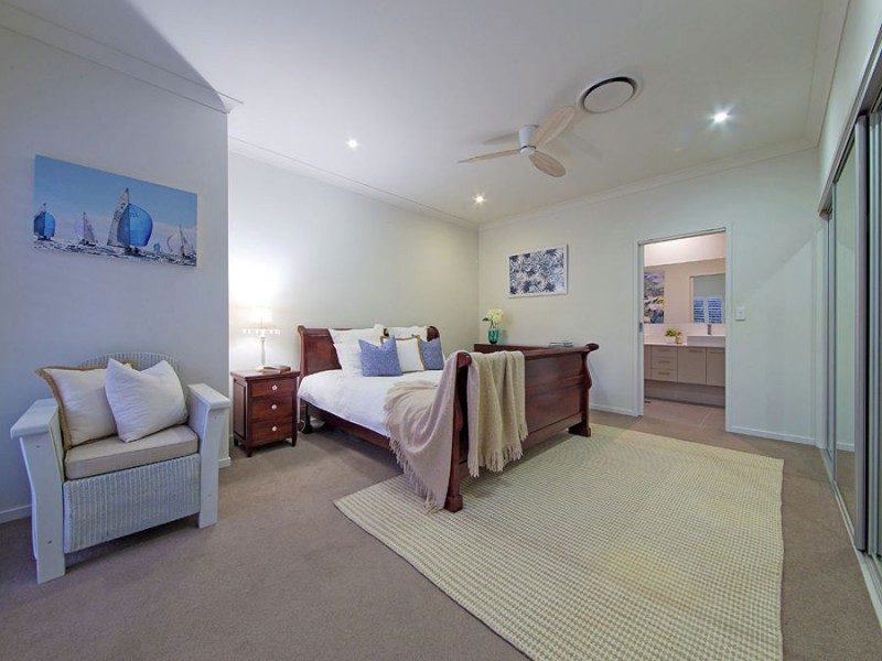 42 Margaret Crescent, Wakerley QLD 4154