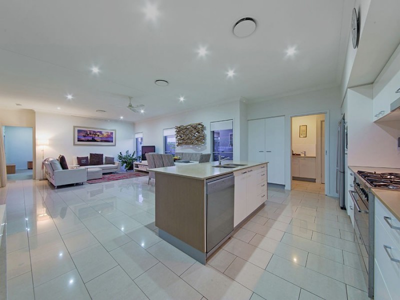 41 Brook Street, Wakerley QLD 4154