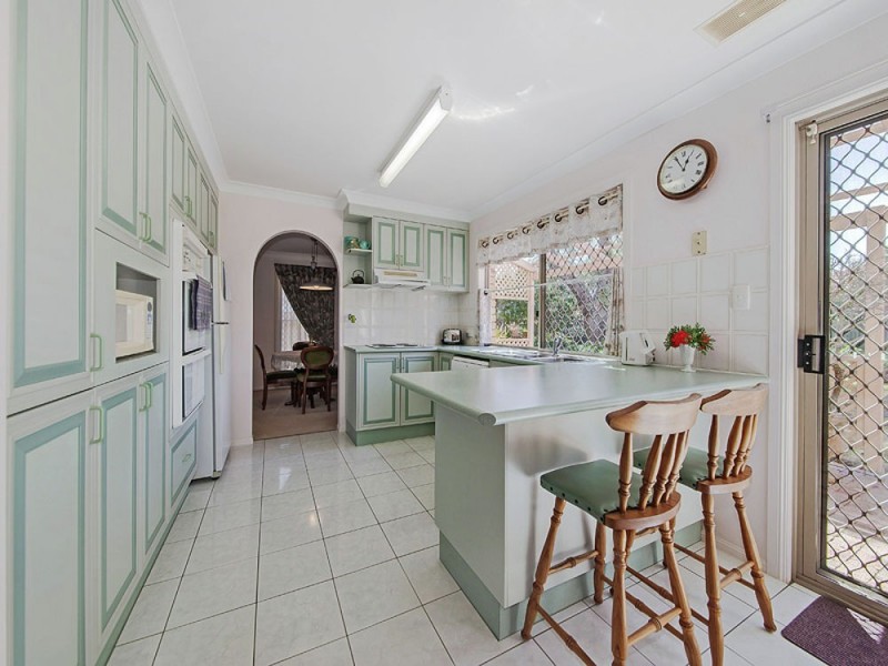 11 Irvine Place, Wynnum West QLD 4178