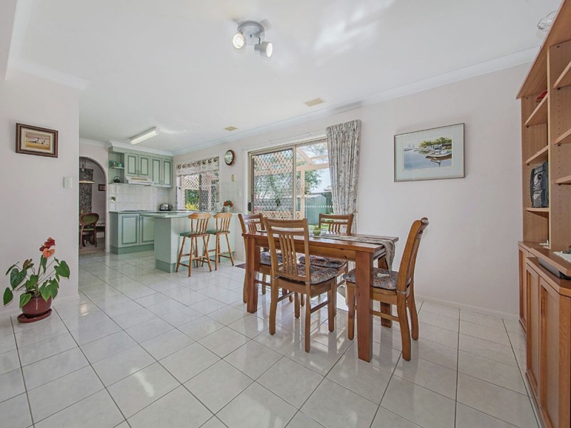 11 Irvine Place, Wynnum West QLD 4178