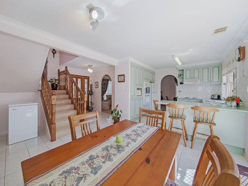 11 Irvine Place, Wynnum West QLD 4178
