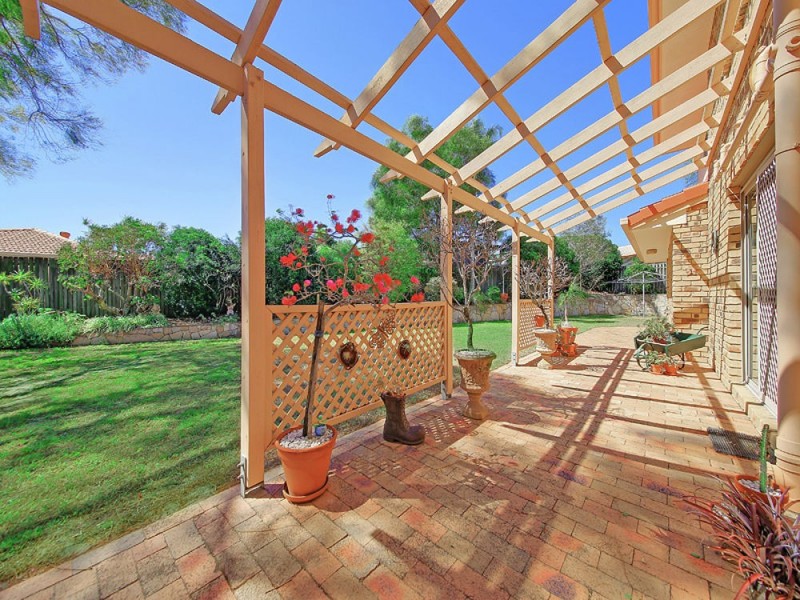 11 Irvine Place, Wynnum West QLD 4178