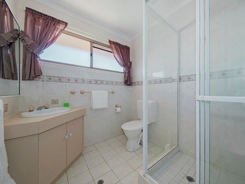 11 Irvine Place, Wynnum West QLD 4178