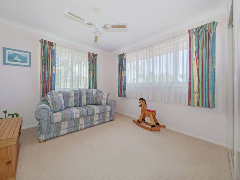 11 Irvine Place, Wynnum West QLD 4178