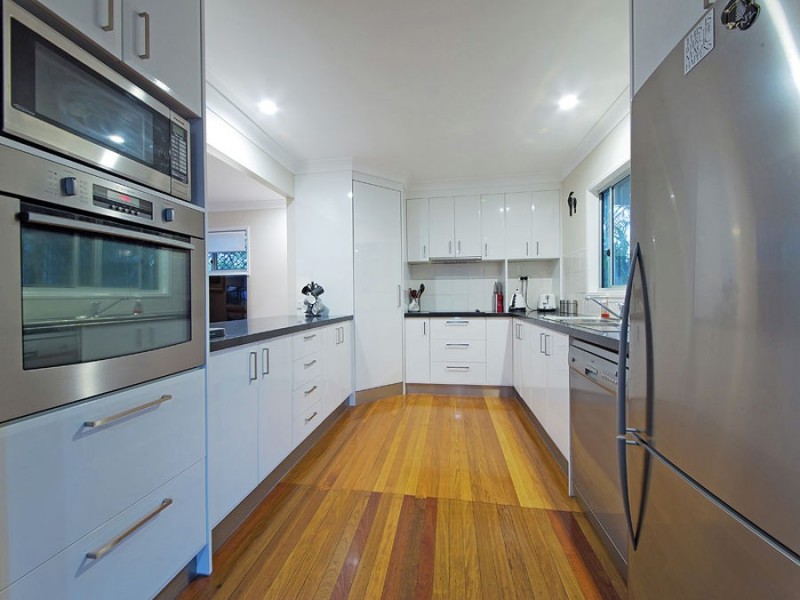 67 Duncan Street, Wynnum West QLD 4178