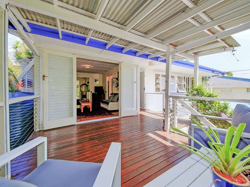 15 Banoon Drive, Wynnum QLD 4178