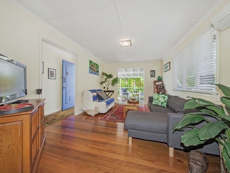 15 Banoon Drive, Wynnum QLD 4178