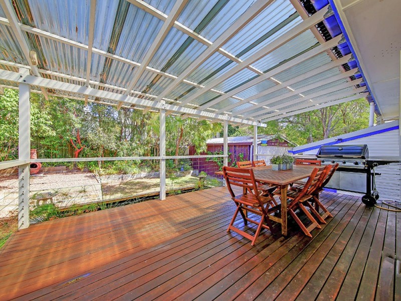 15 Banoon Drive, Wynnum QLD 4178