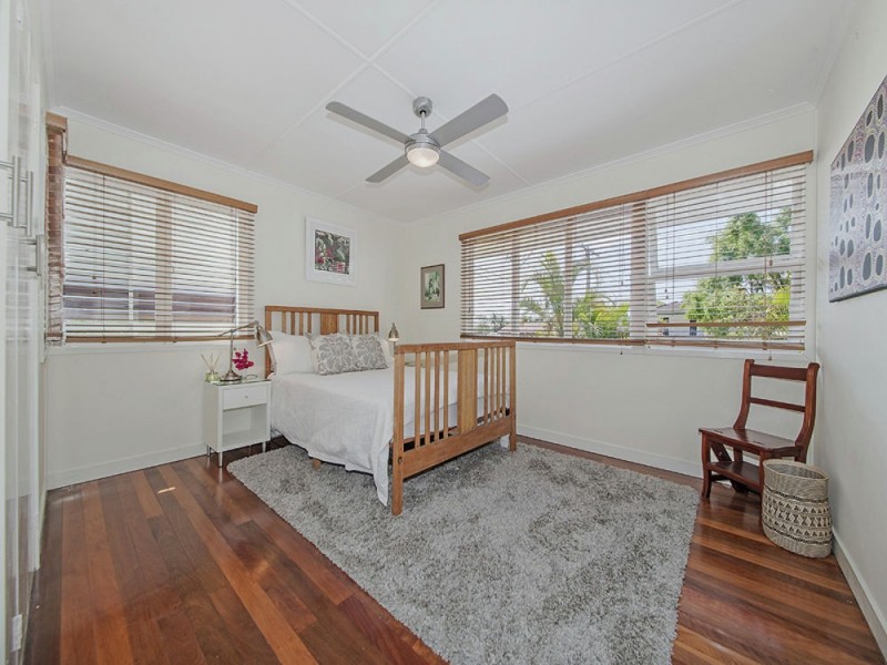 15 Banoon Drive, Wynnum QLD 4178