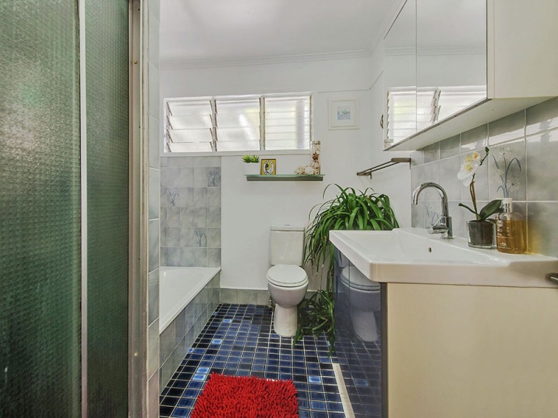 15 Banoon Drive, Wynnum QLD 4178