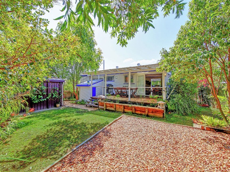 15 Banoon Drive, Wynnum QLD 4178