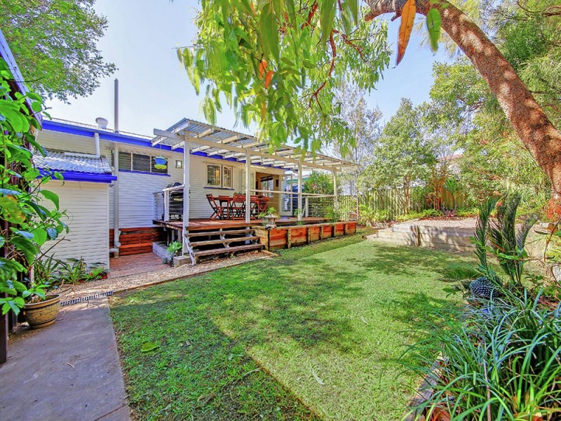 15 Banoon Drive, Wynnum QLD 4178