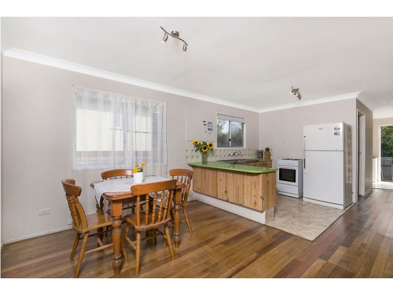 5 Malabar Street, Wynnum West QLD 4178