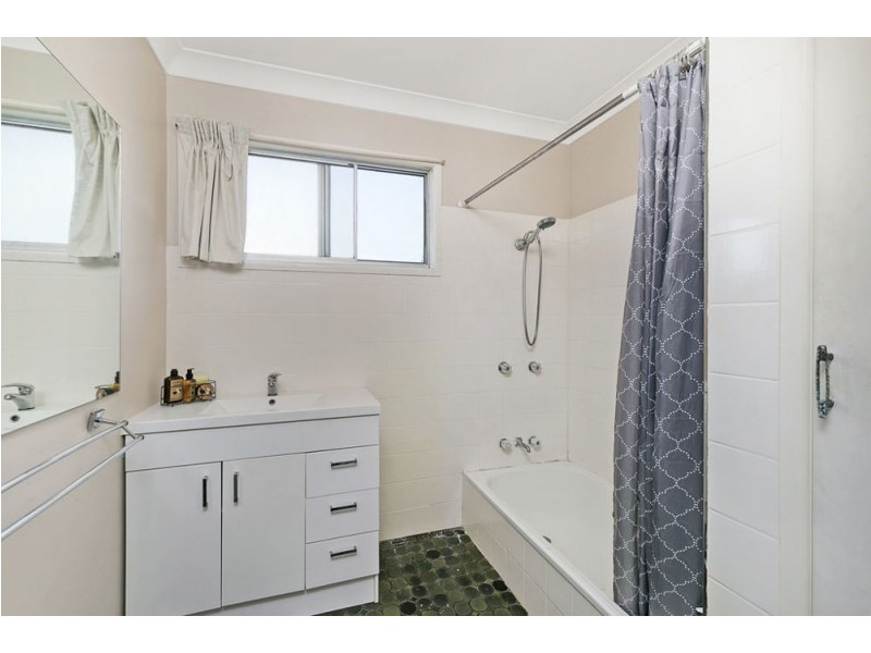 5 Malabar Street, Wynnum West QLD 4178