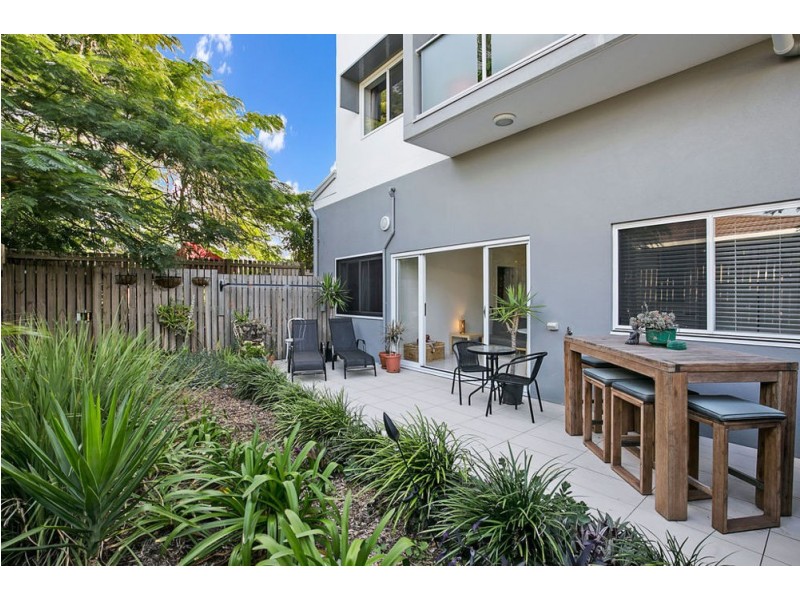 2/34 Emsworth Street, Wynnum QLD 4178