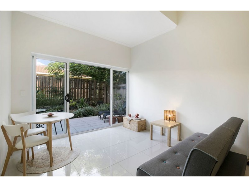 2/34 Emsworth Street, Wynnum QLD 4178
