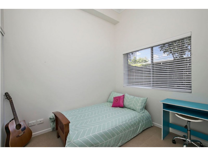 2/34 Emsworth Street, Wynnum QLD 4178