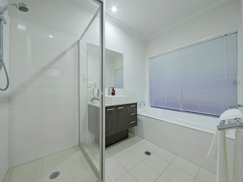 26 Esk Crescent, Wakerley QLD 4154