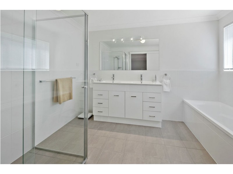 8 Hanover Drive, Alexandra Hills QLD 4161