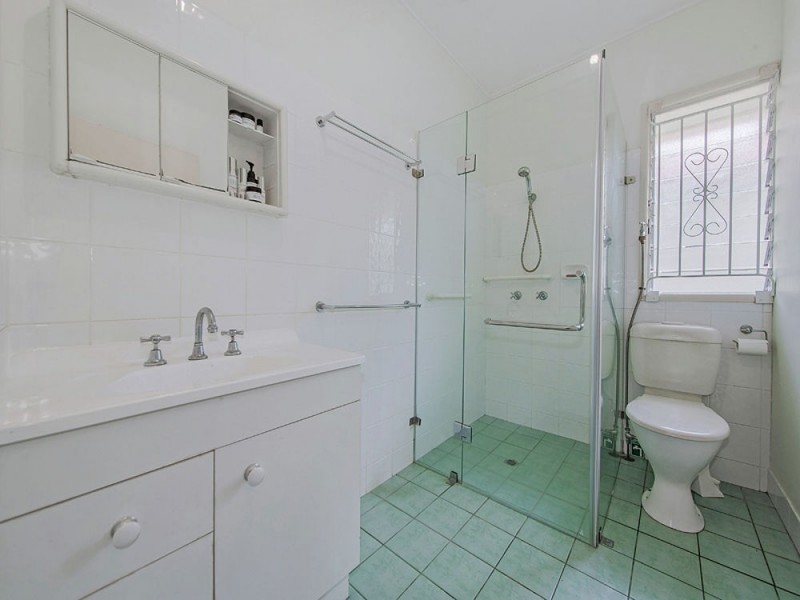 301 Preston Road, Wynnum West QLD 4178