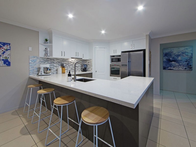 8 Venn Court, Wynnum West QLD 4178