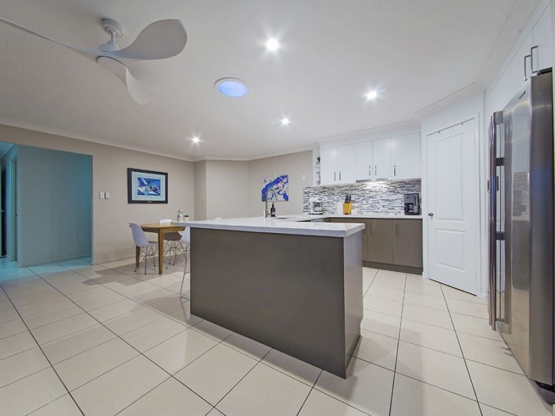 8 Venn Court, Wynnum West QLD 4178