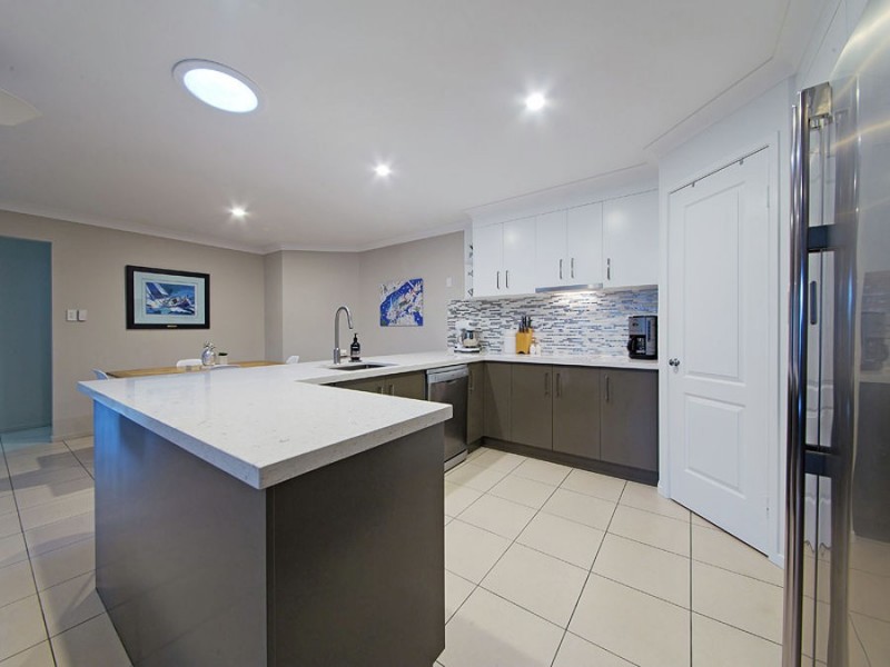 8 Venn Court, Wynnum West QLD 4178