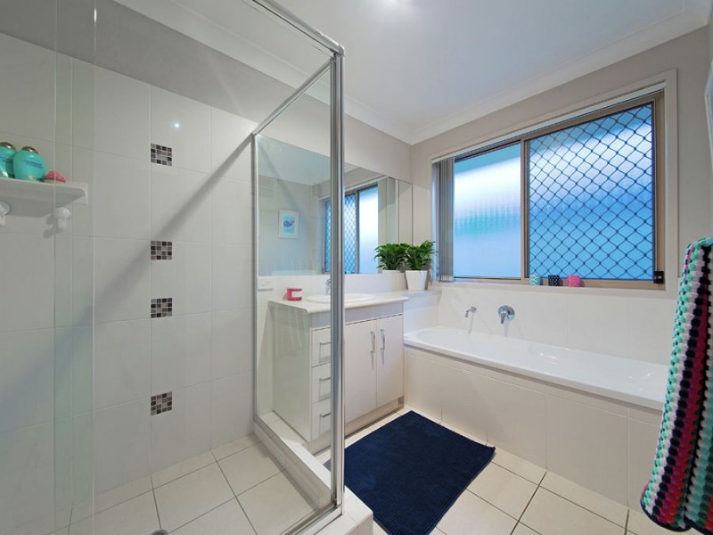 8 Venn Court, Wynnum West QLD 4178