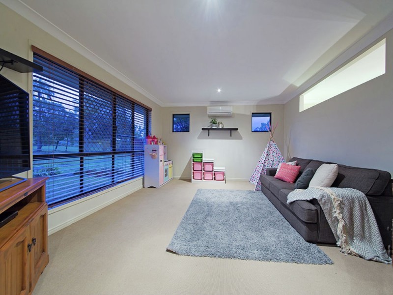 7 Figtree Place, Wakerley QLD 4154